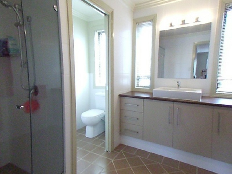 10 Saxonvale Tce, Mermaid Waters QLD 4218