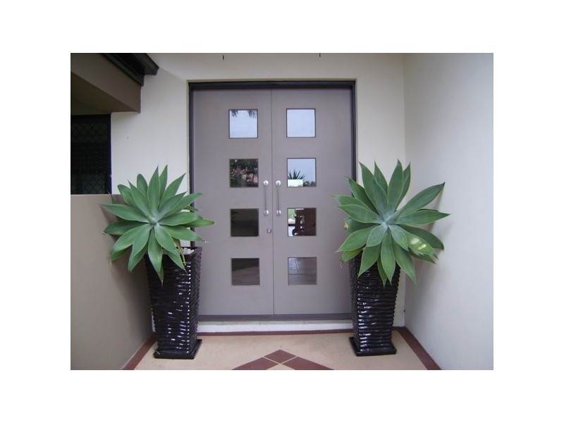 10 Saxonvale Tce, Mermaid Waters QLD 4218