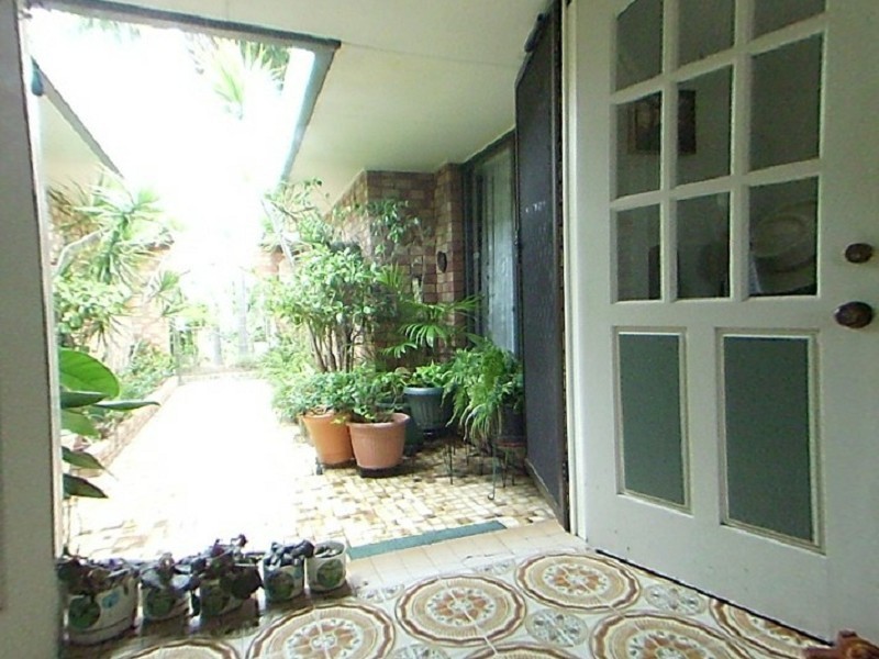 16 Pilot Court, Mermaid Waters QLD 4218