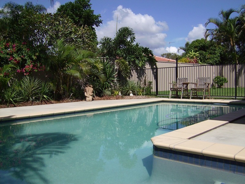 6 Nicolson Court, Mermaid Waters QLD 4218