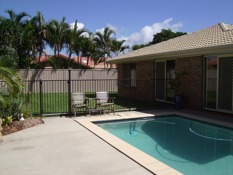 6 Nicolson Court, Mermaid Waters QLD 4218