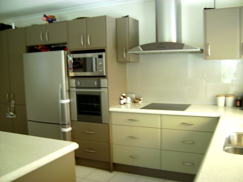6 Nicolson Court, Mermaid Waters QLD 4218