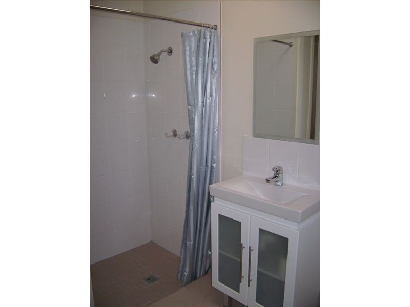 2/131 Rio Vista Blvd, Broadbeach Waters QLD 4218