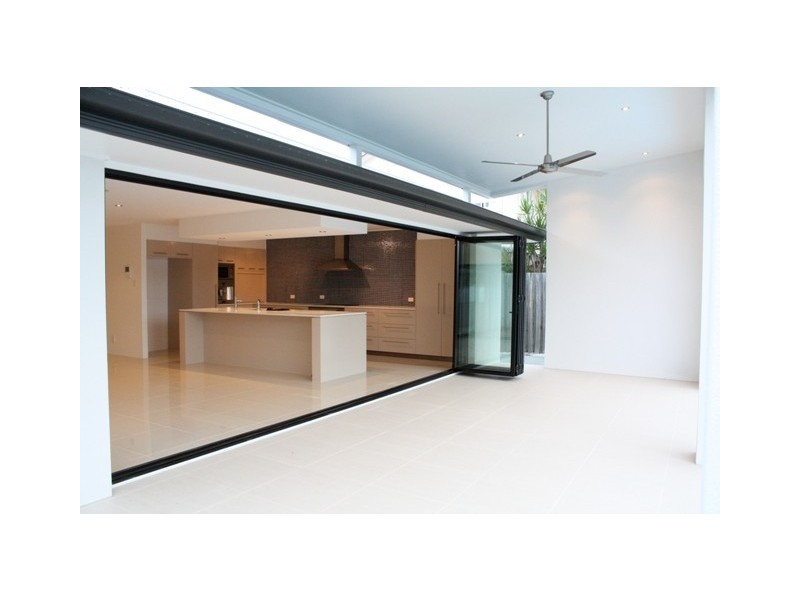 3 Maureen Court, Broadbeach Waters QLD 4218