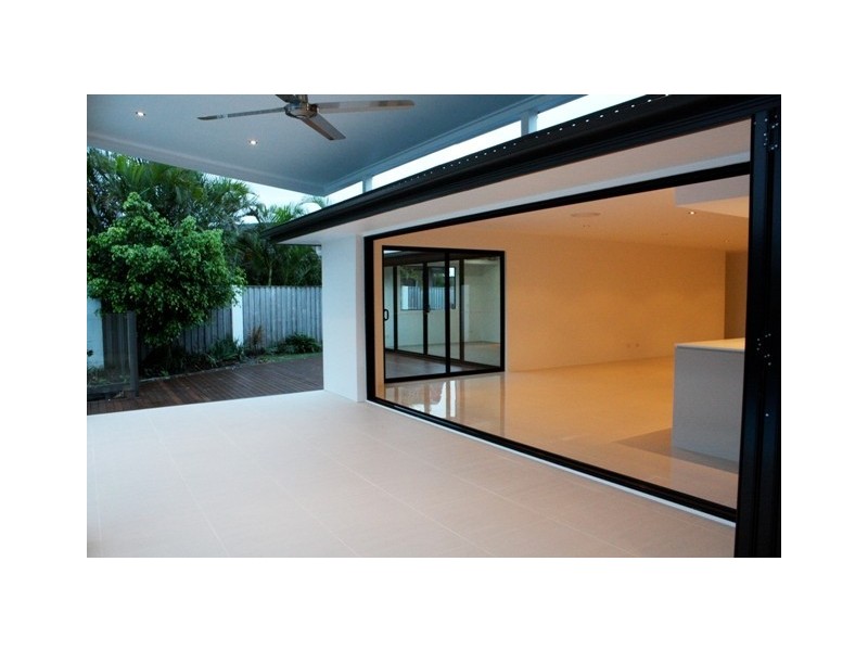 3 Maureen Court, Broadbeach Waters QLD 4218