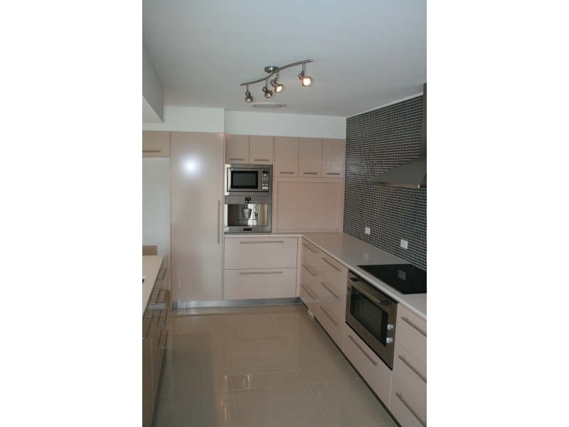 3 Maureen Court, Broadbeach Waters QLD 4218