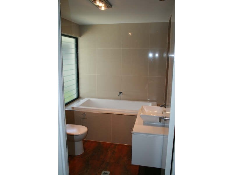 3 Maureen Court, Broadbeach Waters QLD 4218