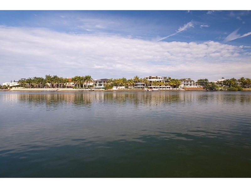 333 Monaco Street, Broadbeach Waters QLD 4218