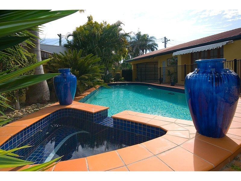 333 Monaco Street, Broadbeach Waters QLD 4218