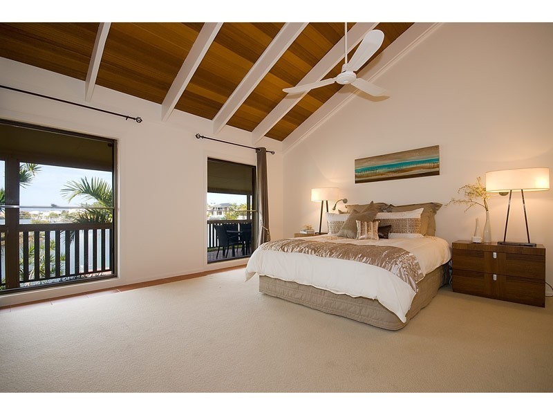 333 Monaco Street, Broadbeach Waters QLD 4218