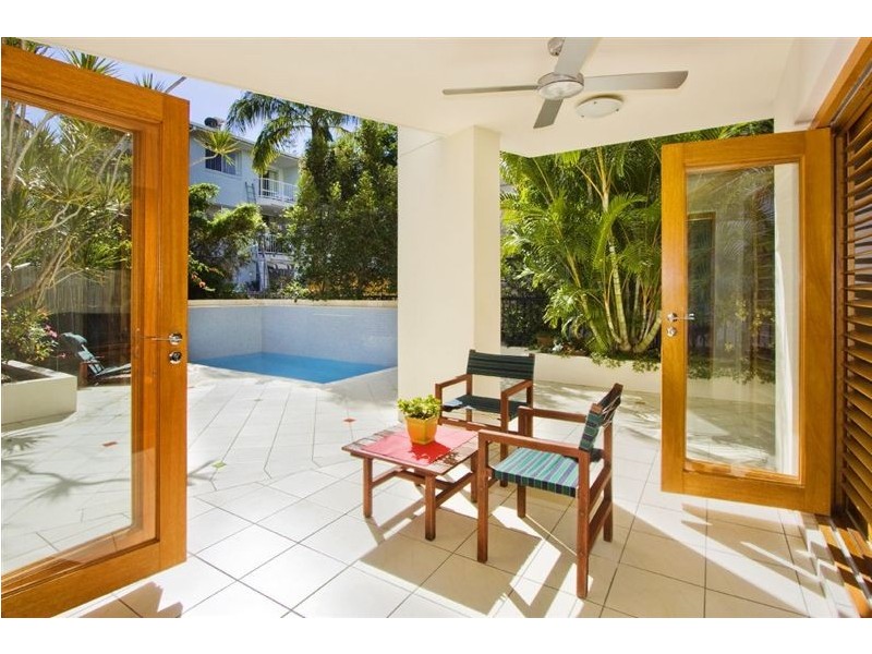 1/37 Britannia Avenue, Broadbeach QLD 4218