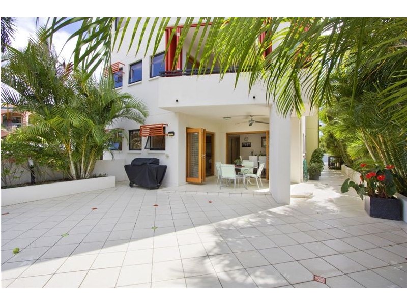 1/37 Britannia Avenue, Broadbeach QLD 4218