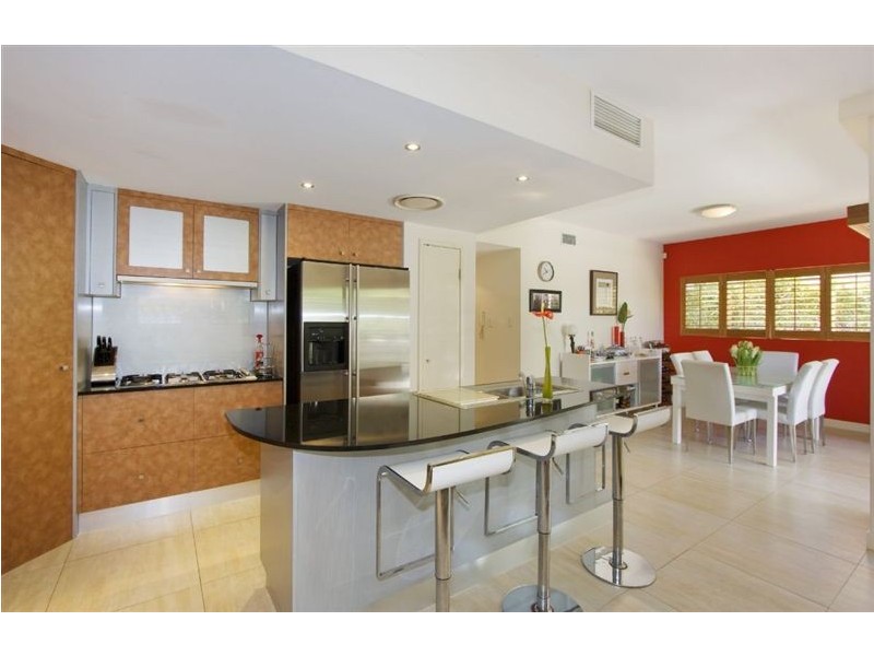 1/37 Britannia Avenue, Broadbeach QLD 4218