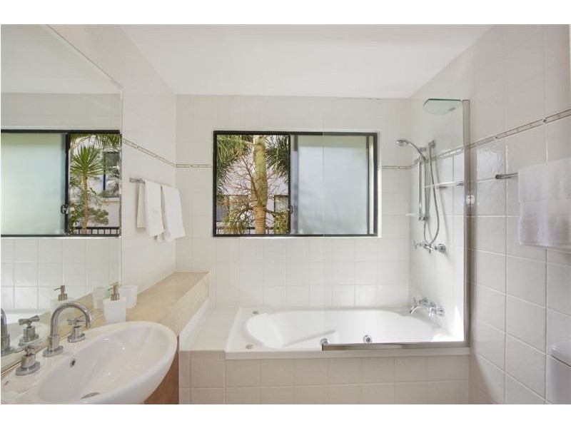 1/37 Britannia Avenue, Broadbeach QLD 4218