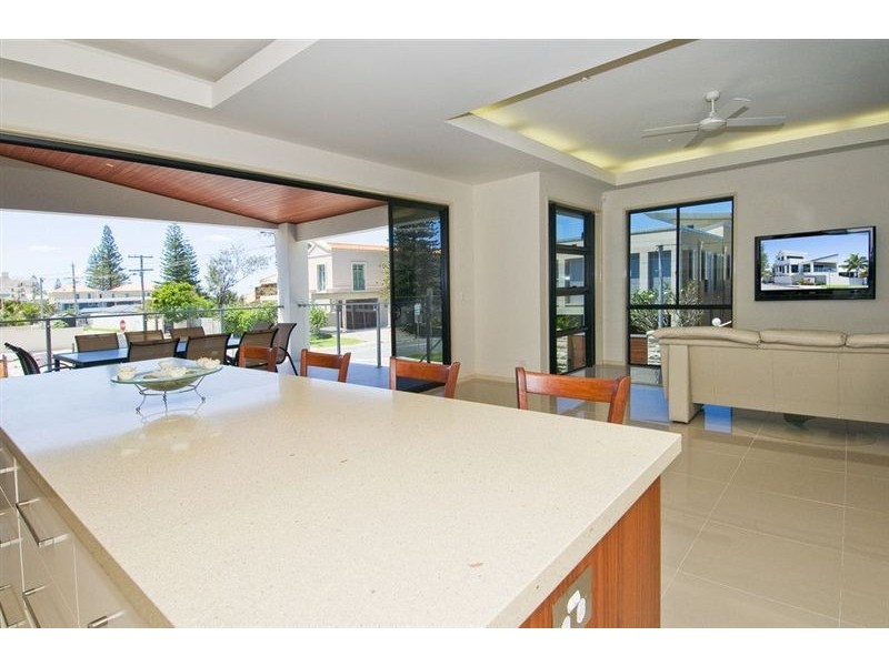 62 Hedges Avenue, Mermaid Beach QLD 4218