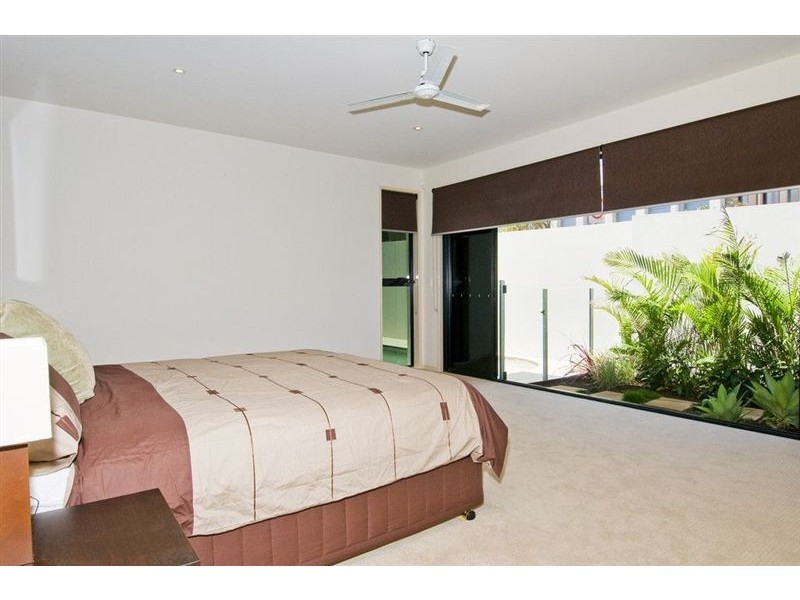 62 Hedges Avenue, Mermaid Beach QLD 4218