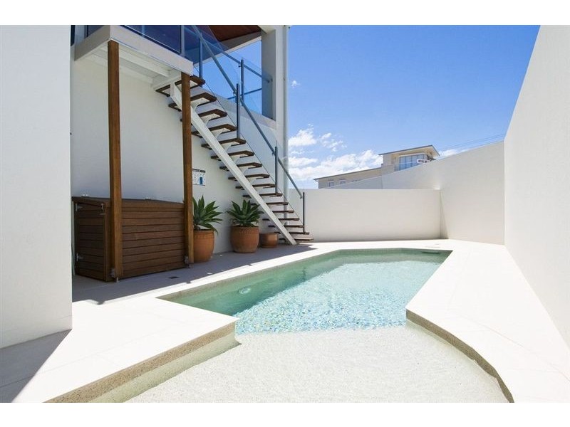 62 Hedges Avenue, Mermaid Beach QLD 4218