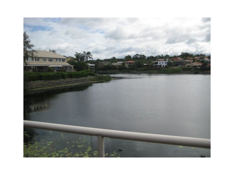 2/9 Dandenong Tce, Robina QLD 4226