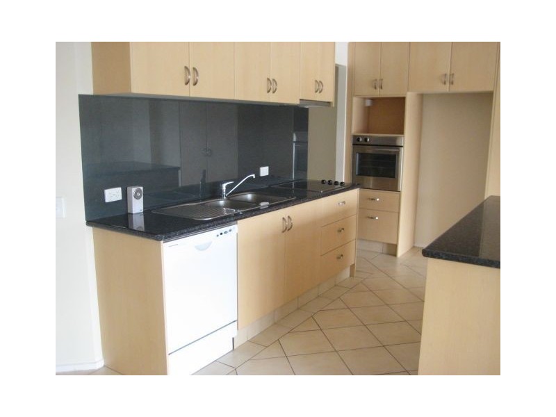 2/9 Dandenong Tce, Robina QLD 4226