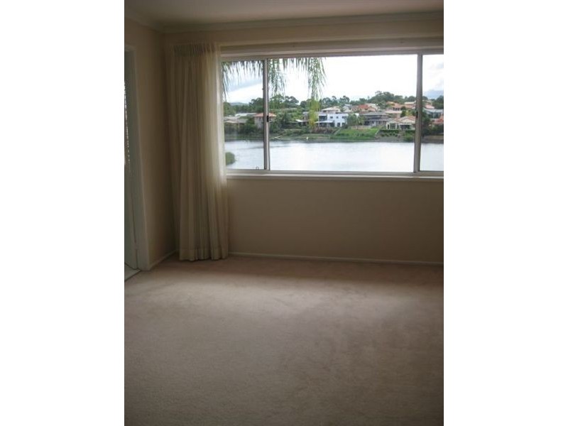 2/9 Dandenong Tce, Robina QLD 4226