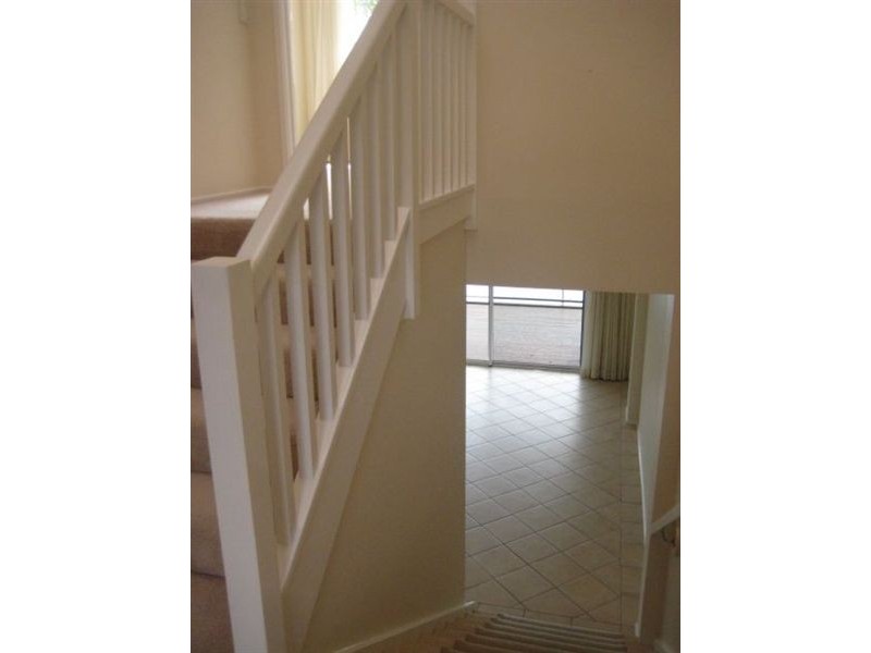 2/9 Dandenong Tce, Robina QLD 4226