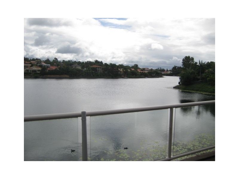 2/9 Dandenong Tce, Robina QLD 4226