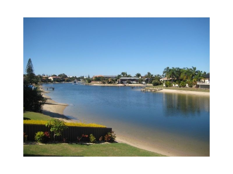 11 Weatherly Avenue, Mermaid Waters QLD 4218