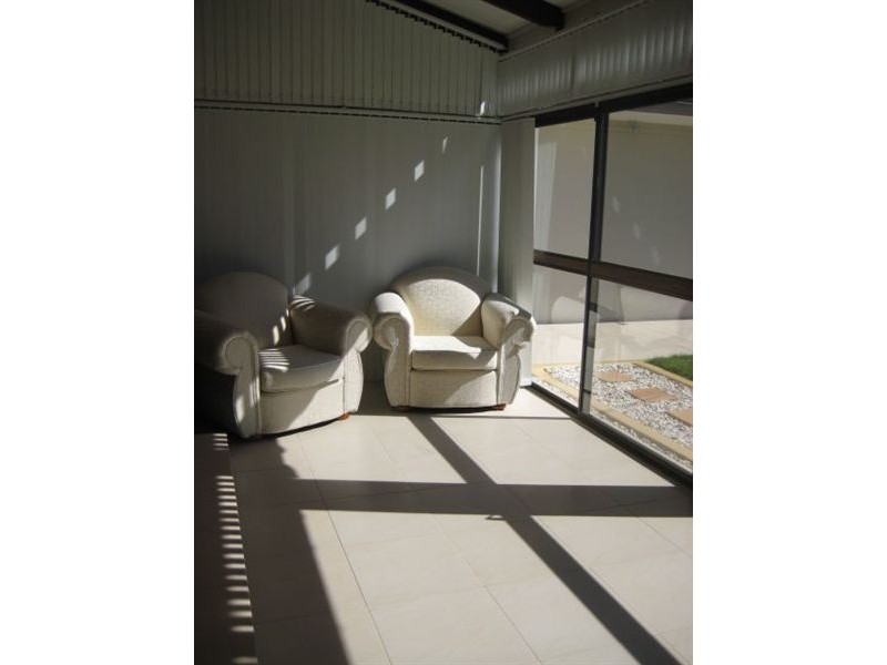 11 Weatherly Avenue, Mermaid Waters QLD 4218