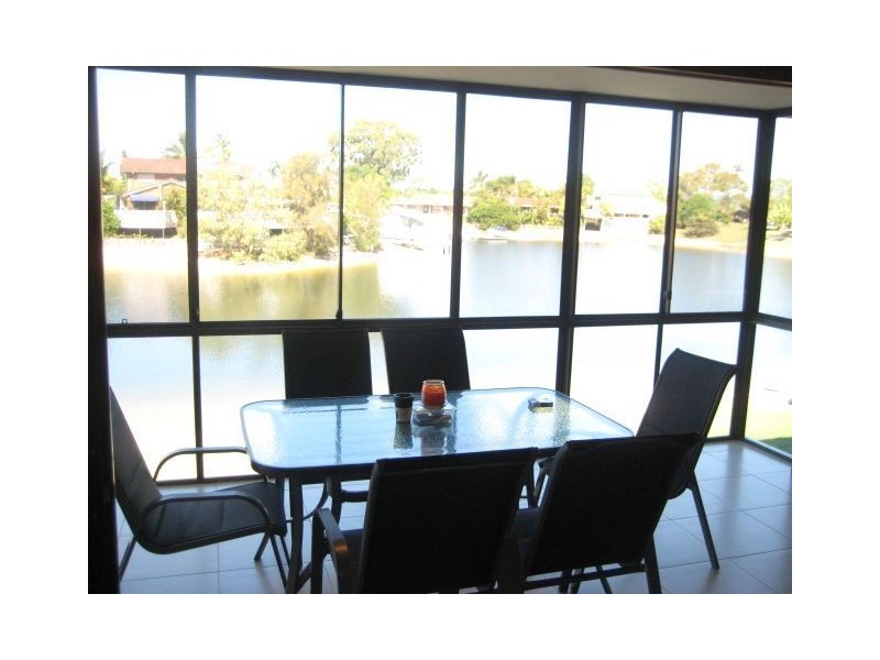 11 Weatherly Avenue, Mermaid Waters QLD 4218