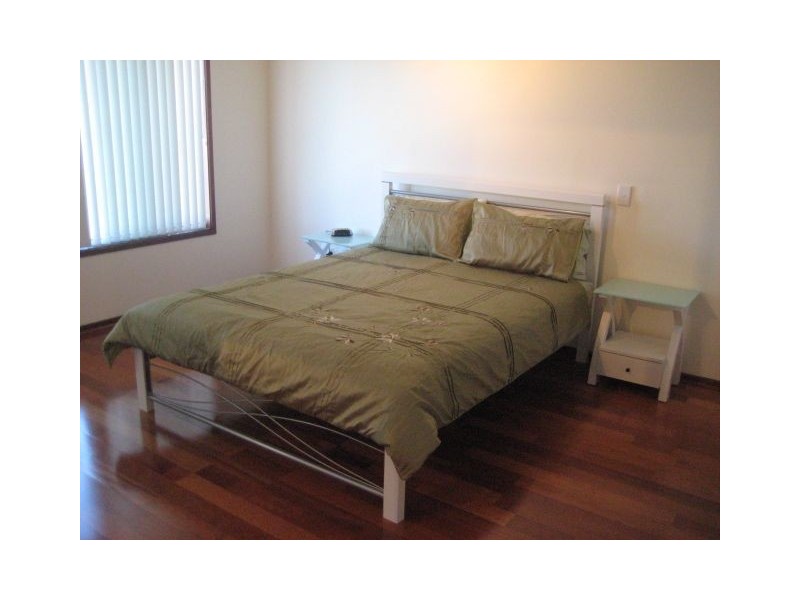 11 Weatherly Avenue, Mermaid Waters QLD 4218