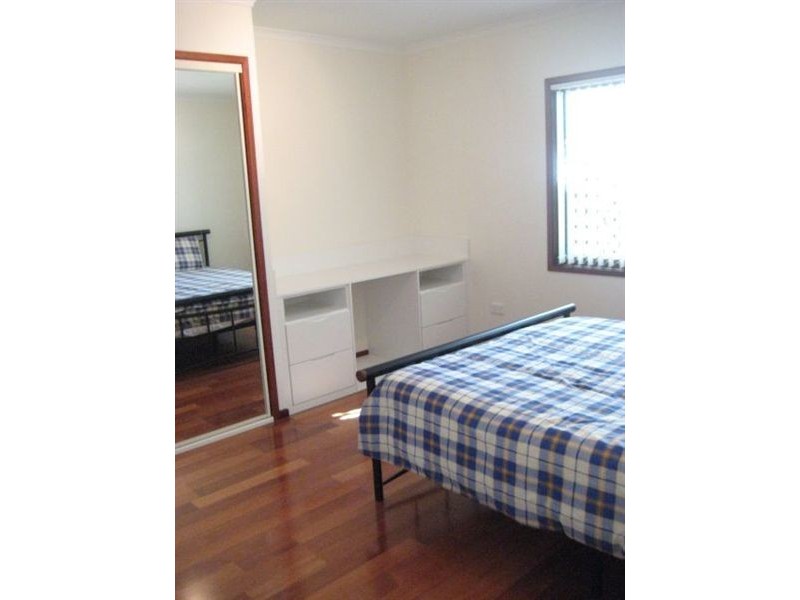 11 Weatherly Avenue, Mermaid Waters QLD 4218