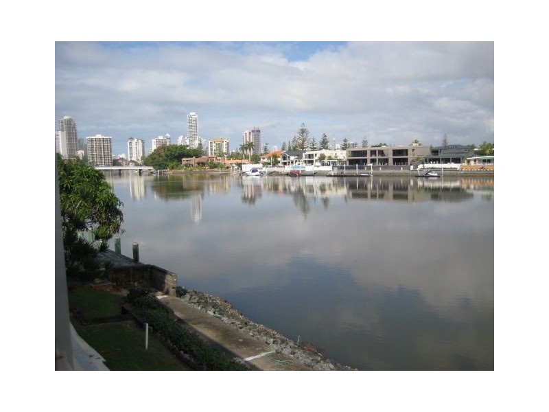 1/4 Holborow Close, Surfers Paradise QLD 4217