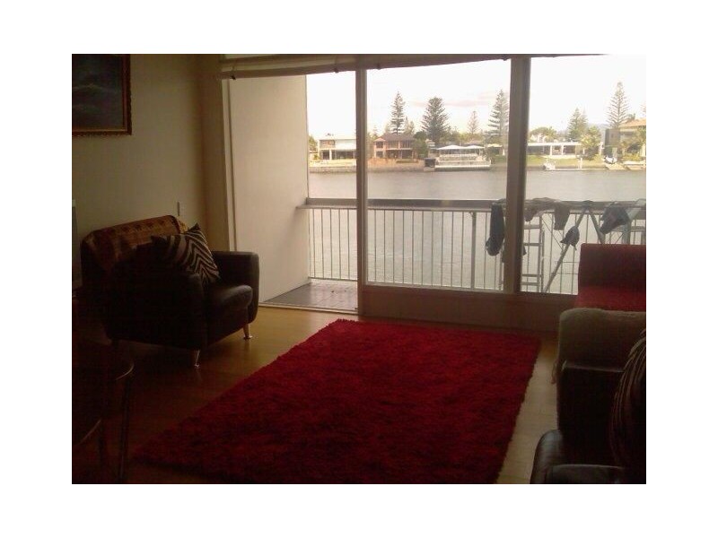 1/4 Holborow Close, Surfers Paradise QLD 4217