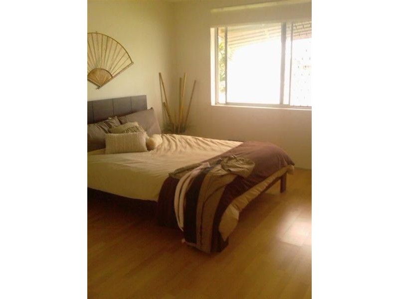 1/4 Holborow Close, Surfers Paradise QLD 4217