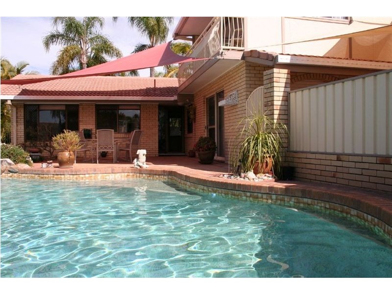 4 Jib Court, Mermaid Waters QLD 4218