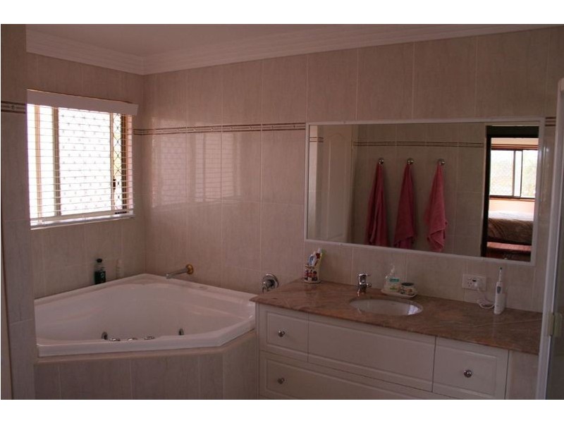 4 Jib Court, Mermaid Waters QLD 4218