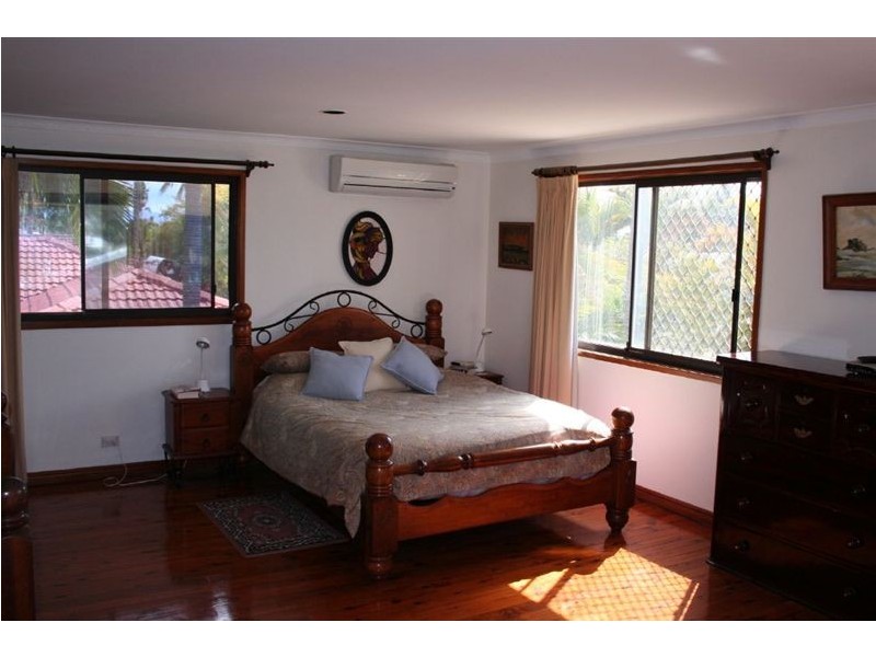 4 Jib Court, Mermaid Waters QLD 4218