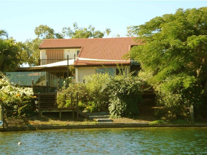 90 Wild Duck Drive, Mermaid Waters QLD 4218