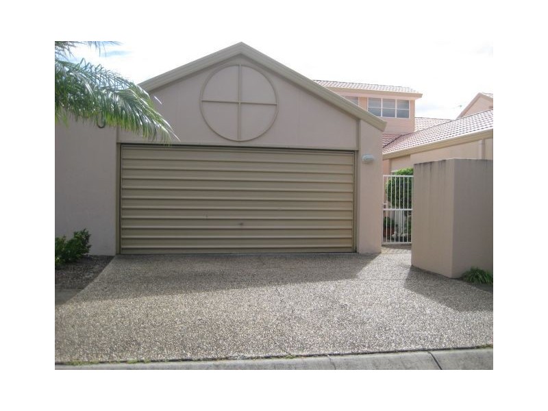 2/9 Dandenong Tce, Robina QLD 4226