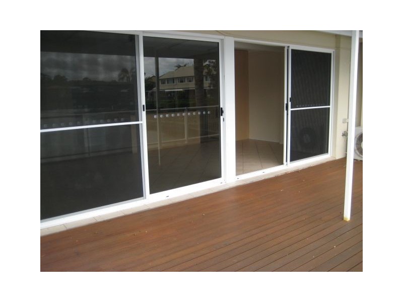 2/9 Dandenong Tce, Robina QLD 4226