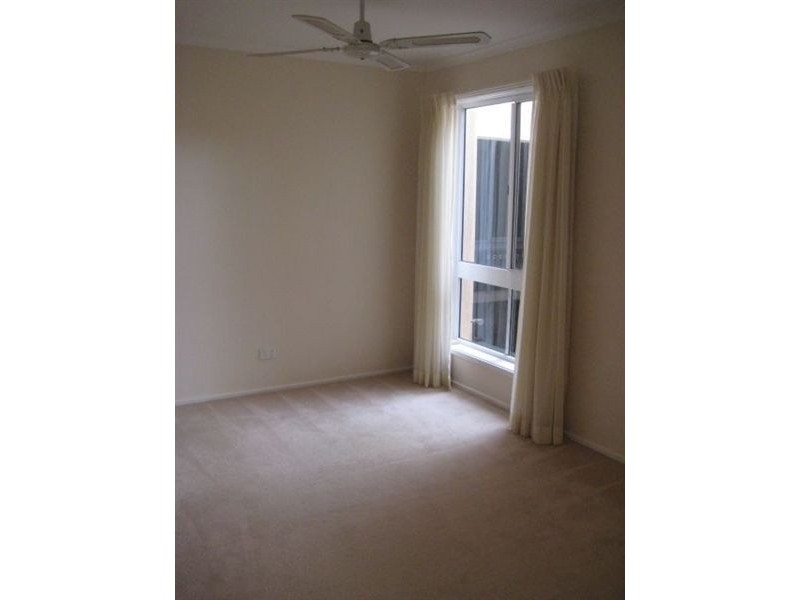 2/9 Dandenong Tce, Robina QLD 4226