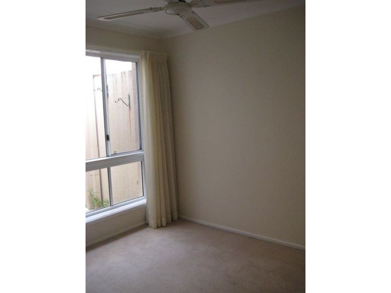 2/9 Dandenong Tce, Robina QLD 4226