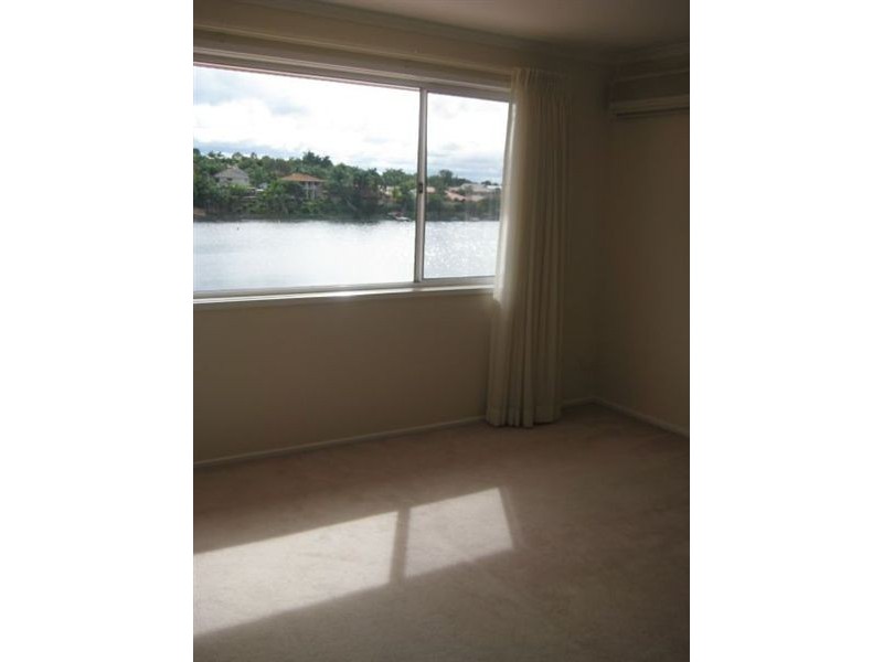 2/9 Dandenong Tce, Robina QLD 4226