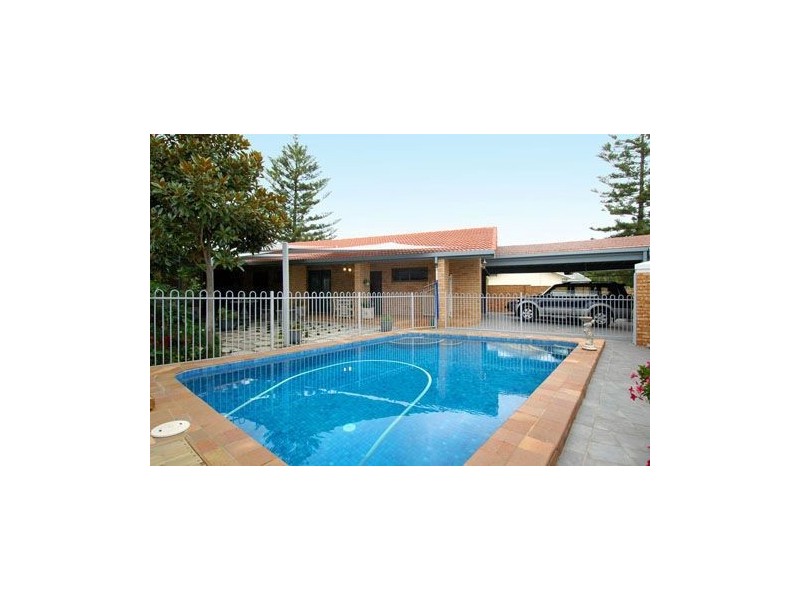 3 Cedar Place, Broadbeach Waters QLD 4218