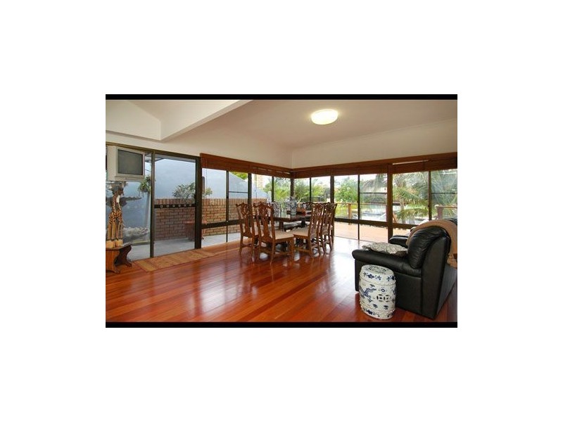 3 Cedar Place, Broadbeach Waters QLD 4218