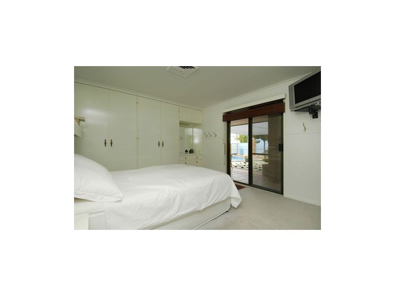 3 Cedar Place, Broadbeach Waters QLD 4218