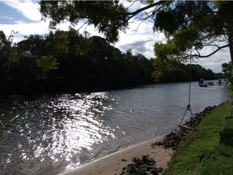 15 Costa Court, Broadbeach Waters QLD 4218