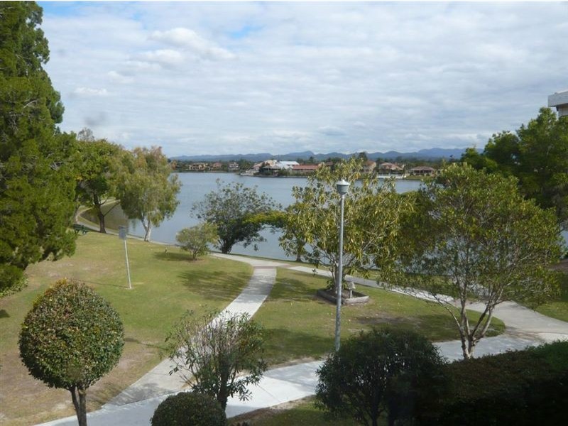 11/173 Barrier Reef Drive, Mermaid Waters QLD 4218