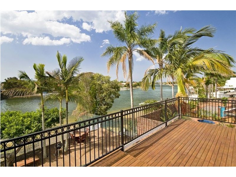 2 Wanneroo Court, Mermaid Waters QLD 4218