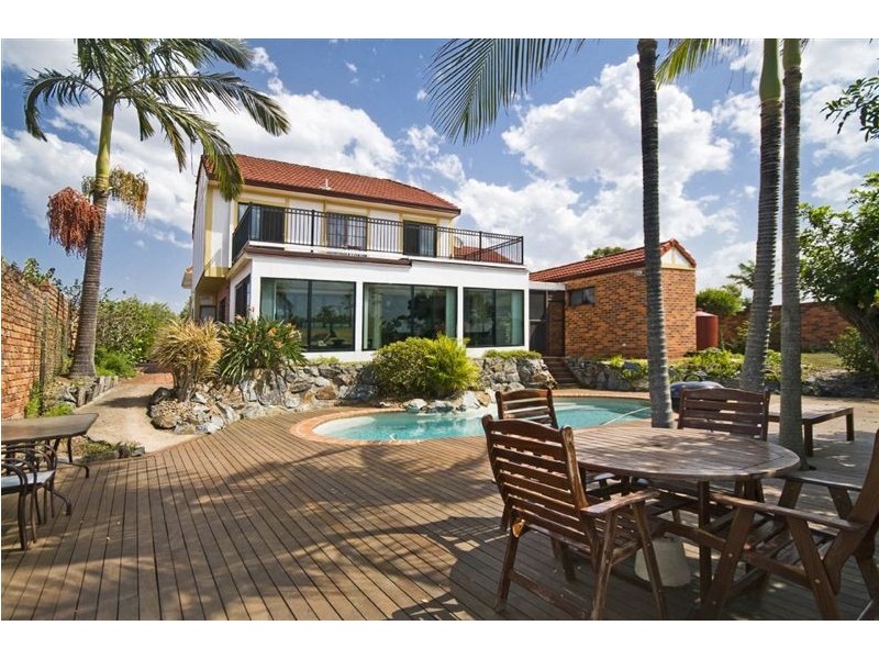 2 Wanneroo Court, Mermaid Waters QLD 4218